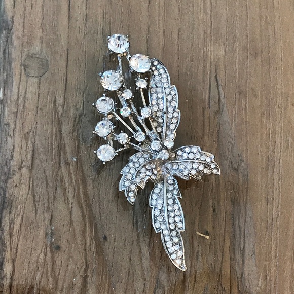 Silver LARGE Flower Brooch Crystals Pin Swarovski! - Picture 3 of 5
